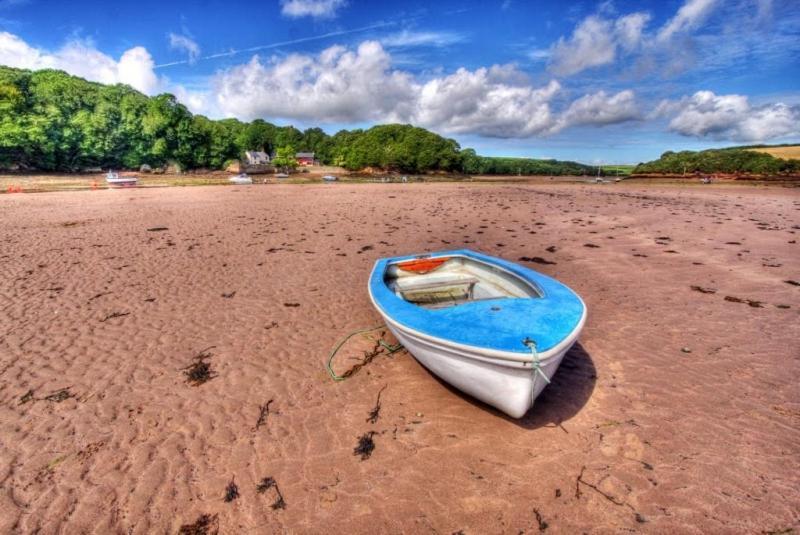 Middle Cottage Sandy Haven Beach Milford Haven Exterior photo